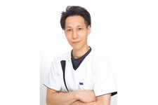 『筋肉のつながりを知れば「肩こり」と「腰痛」は自分で解消できる』（アスコム刊）の著者、沖倉国悦さん