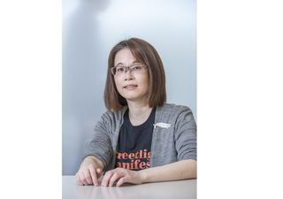 『水車小屋のネネ』(毎日新聞出版刊)の著者・津村記久子さん