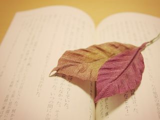 インスタで映える！　秋の読書を彩る落ち葉型「オリジナルしおり」を作ってみた